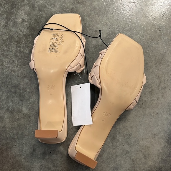 COPY - NWT Womens Size 8 H and M Sandals - Picture 4 of 6